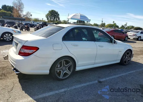 2010 Mercedes-Benz C 63 Amg из США, поврежденный, VIN WDDGF7HB4AF427407